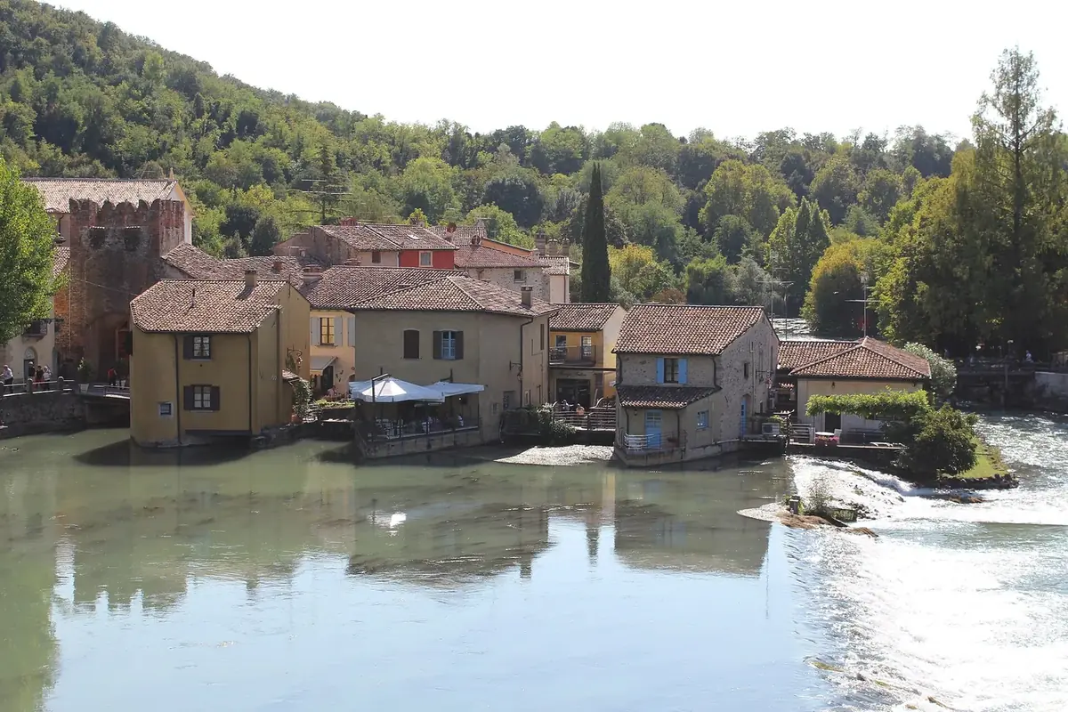 Il borgo di Borghetto sul Mincio con i mulini