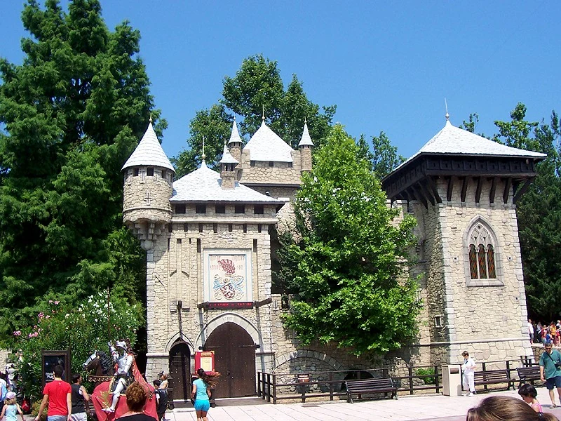 Il castello del Mago Merlino nel parco di Gardaland