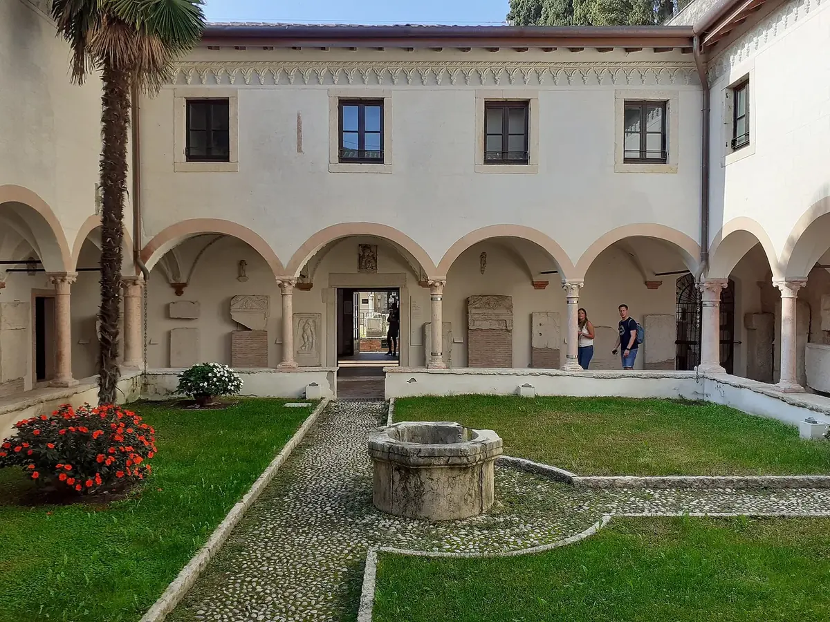 Il chiostro del Museo Archeologico al Teatro Romano